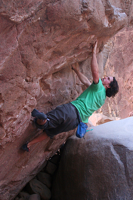 Bouldering Wadi Gnai